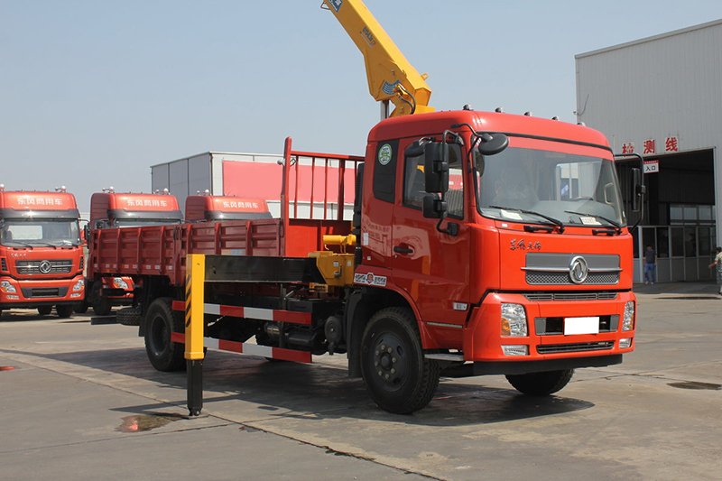 Dongfeng Vehicle-mounted crane (2).jpg
